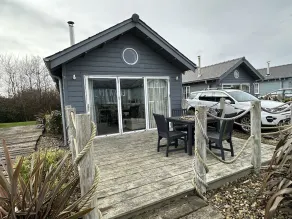 Stunning Beach House - Sleeping 4 in 2 Bedrooms - Pool and Beach Access Included. - Image 5