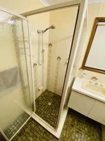 Lalapanzi - Kick back and relax (Pet Friendly) Sleeps 6 - 3 bedrooms - 1 bath - Image 5