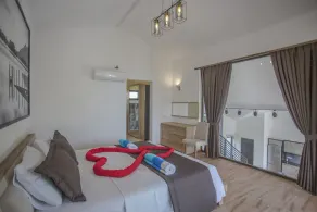 Half Moon Villa 1- Stunning Luxurious Hillside 2 Bedroom Villa - Image 4