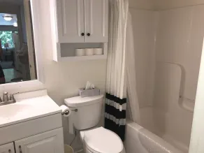 3 Bedroom, 2 bath cottage on the shores of Garrett Bay with private beach  - Image 5