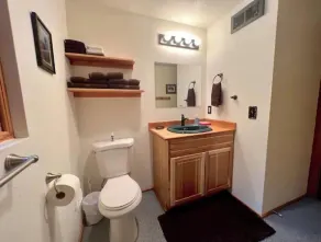 McKenzie Grapevine Hideaway—private mini villa - Image 3