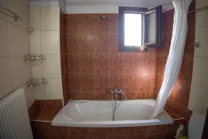 Foula House in Magnisia - Image 4