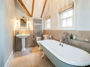 Recently refurbished large country house - Image 2