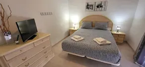 Villa mit privatem Pool und einer großen geschlossenen Sonnenterrasse. - Image 3