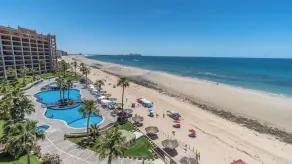 Sun Shine Moments Adorable Oceanfront Condo - Image 4