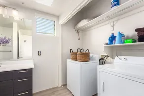 Sunshine-Filled Luxury Loft w/ Office, Balcony, Spa, Heated Pool, Fire Pit + - Image 2