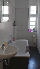 Für Gruppen und Familien - große Ferienwohnung Nähe Stadtpark, 4 Schlafzimmer, 2 Bäder, Terrasse, Parkplatz - Image 3