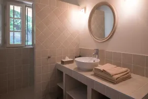Weniger als 10 min. zu Fuß vom Zentrum von Uzès, luxuriöse Villa mit beheiztem Pool - Image 3