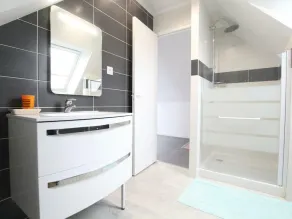 Spacious house with jacuzzi and leisure options in Vesly - Image 4