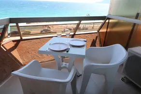 Studio with beautiful sea view and direct beach access - Image 5