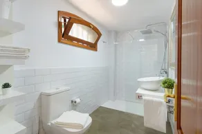 Stylish Holiday Apartment \"Vela\" Close to the Beach with Wi-Fi & Terrace - Image 2