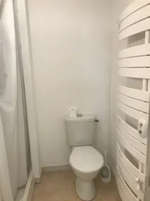 Bright studio in the heart of town for 2 people. - Image 3