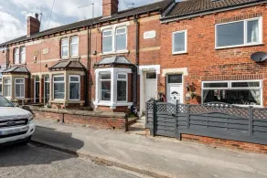 Modern apartment - 200 metres from M62 - Image 4