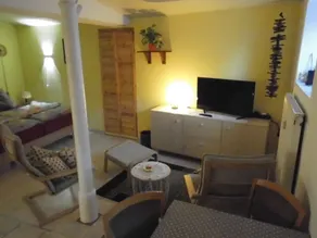 Regina vacation room with its own seating area - Image 5