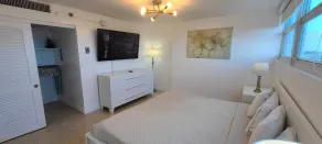 Cute condo with ocean view pool, bar, free parking and gym! - Image 5
