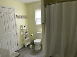 Mid lake, pet friendly 4 bedroom, 3 bath with protected swim area - Image 4