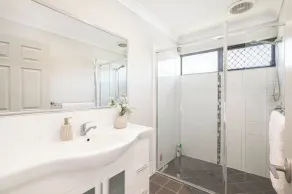 Smart Suites Self Check-in Apartments - Rocklea Station S - Image 2
