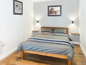 1 bedroom accommodation in Camborne - Image 3