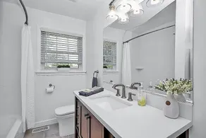 Private, Quite, Comfortable Family Landing Pad / Newly Remodel - Image 4
