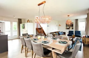 Bungalow with 5 bedrooms and a terrace - Image 4