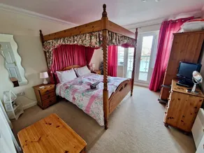 Superb Dos Cama, Dos Baño Piso, con dos balcones con vistas al puerto deportivo - Image 4