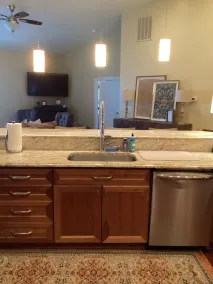 LAKEVIEW PENTHOUSE 406 3br/2.5bath. Rent 4 get 5th free ask!- 2 king bed suites - Image 2