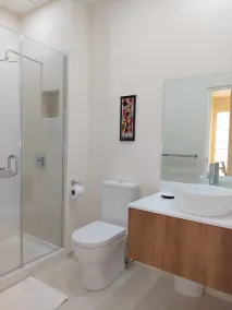 Stunning 3 bedroom townhouse, 5 minute walk to Dover Beach and The Gap. - Image 4