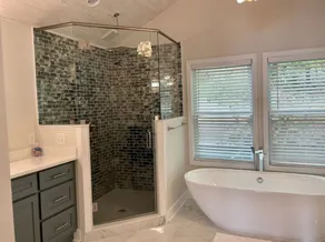 Mid-lake spacious cottage w/amazing views, deep water, protected swimming area. - Image 2
