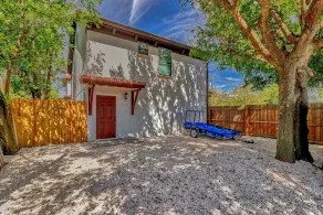 Cozy Haven Attached to Million Home - South Tampa - Image 4