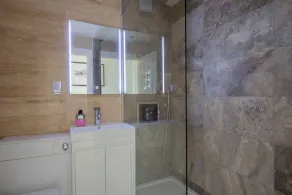 2 Bed Apt - Sea Views Seafront Location & Parking - Image 3