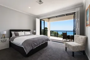 Superb location, wonderful views, delightfully comfortable - Image 3