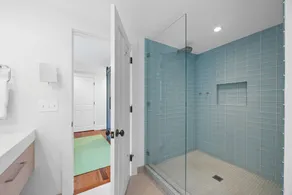 Destaque no Boston Globe totalmente renovado capa com piscina e moderno celeiro poolhouse - Image 3