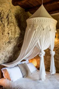 Luxurious stone cave with pool and sea view - Image 3