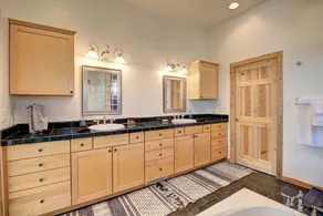 Rustic Retreat on Flathead Lake - Image 4