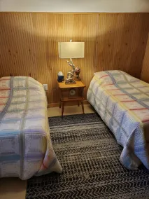 Cute, cozy cottage near lakes, rock climbing, restaurants, trails and fishing. - Image 4