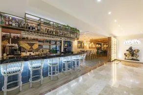 4 Elegant Units! FREE Parking, City Views, Minutes to Parque de la 93 - Image 5