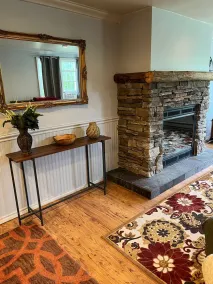 Cozy 3 bedroom house on 16 quiet acres, Mtn views, Close to Manchester - Image 2