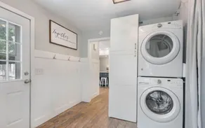 Fully Fenced In-Pet Friendly Cozy North Naperville 3 BED 2 BATH Home - Image 2