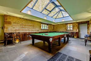 8 bedroom luxury holiday home in the Cotswolds with a hot tub - Stonewell Farmhouse - Image 4
