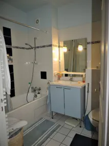 Apartment located in the Maisons Laffitte park in an exceptional site - Image 3