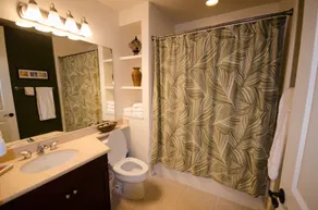 Fairway Villas -Updated/Gold Golf /2nd Floor/ Lake View/ Steps to Pool/BBQ/Gym - Image 4