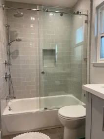 Luxurious 2 bed/2 bath, EV charger, comfortable, convenient location. - Image 2