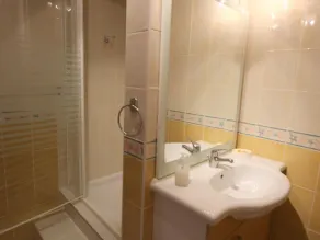 Maison familiale à Orbey, 3 chambres, parking privé, espace vert, jeux pour enfants - Image 2