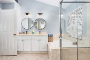 PICCADILLY MANOR-3BD/2BA W HEATED POOL  +1 773 443-7832 - Image 4