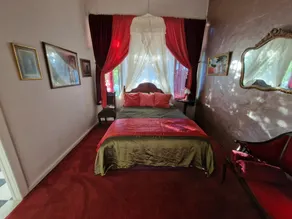 \"Sea Retro Getaway\" 2 mins walk to the beach. private outdoor area. Outdoor pool - Image 3