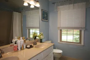 Cheerful 4-bedroom residential home  - Image 3