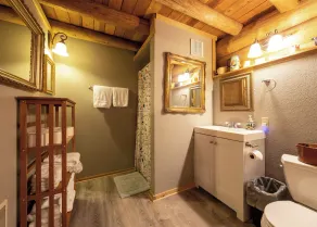 Rowland Log Cabin - Rustic Getaway in Eastern End of The Columbia River Gorge! - Image 4
