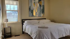 Cozy, king and queen bed Indiana home! - Image 4