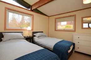 Shore front location on Loch Fyne, sleeps 4, log fire - Image 5