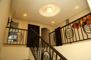 Palatial & Comfy Family Home at East Airport - Image 2
